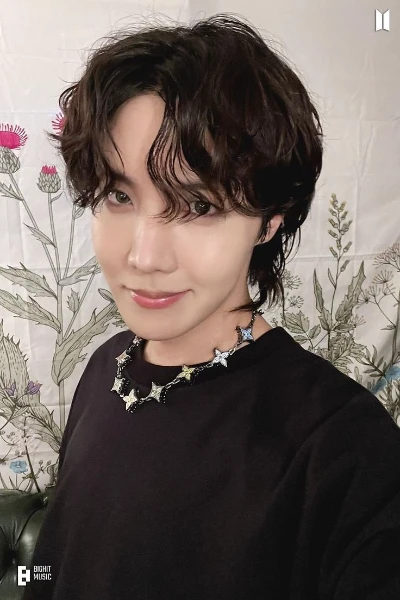 Здесь такие группы: BTS, Seventeen, TxT, Enhypen 