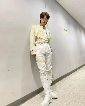 Выбери свой самый любимый образ Феликс из Stray Kids. В тесте представлены образы не только сценические, но и повседневные, а также с фотосессий и разных шоу
