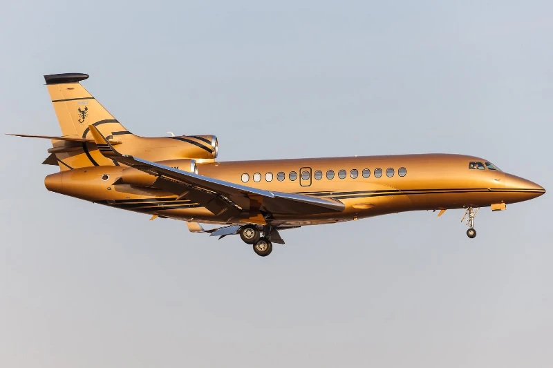 Личный airplane Господина из чистого gold. Личный airplane Господина из чистого gold.