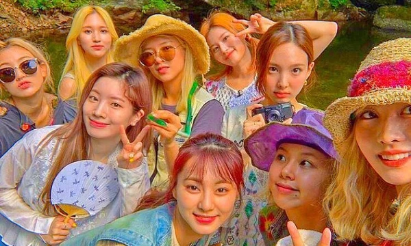‧⁺˚*･☾　☽･*˚⁺‧6 часть. выбери картинку и получи альбом чудесной группы! удачного прохождения! :) 