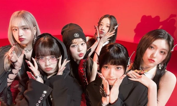 IVE - женская группа из шести участниц компании Starship Entertainment. Они дебютировали 1 декабря 2021 года с сингловым альбомом "Eleven".