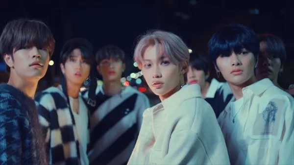 Всем привет!!! Хочу показать вам клипы моей любимой группы Stray Kids. Надеюсь, что вы, как и я, насладитесь их творчеством и качеством клипов!!!