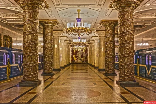 Выбирай лучшую/красивую/любимую станцию . В описание ветка-год постройки-пассажиропоток-факт . На фото пирон+вестибюль(вход) . По поводу качество некоторых фото в комментах