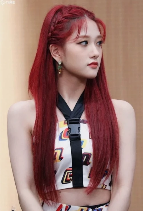 Соён из fromis_9 Соён из fromis_9