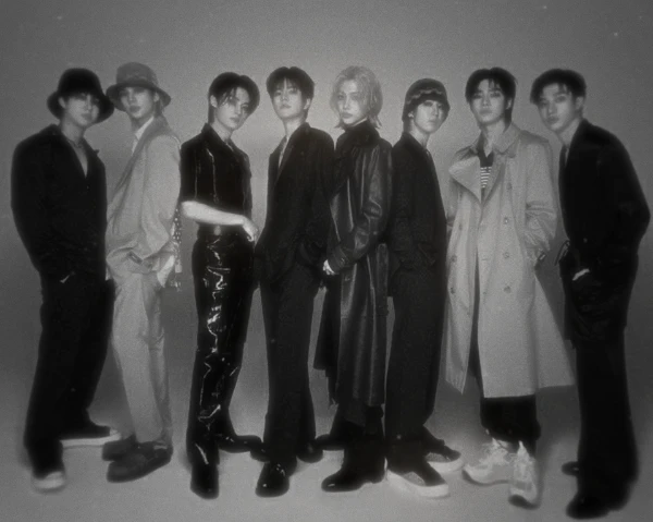 в конце вы узнаете, кто ваш парень из stray kids. если желаете, то можете потом поделиться этим. хорошего прохождения! ꨄ