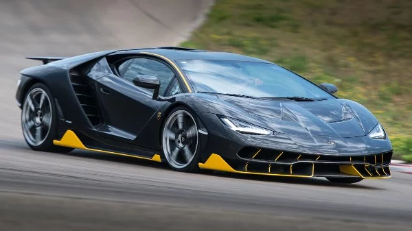 Сегодня предстоит выбрать лучший автомобиль "Lamborghini" 
