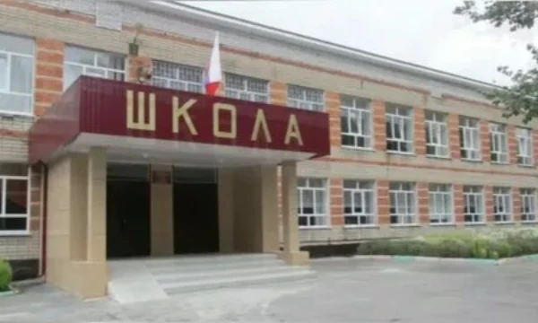 Проведите день школьника.
В этой истории вы играете за школьника и вы должны прожить школьный день.
Удачи!