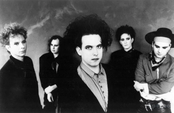 Пост-панк (post-punk) – это широкий жанр музыки, который зародился в конце 70-х годов.