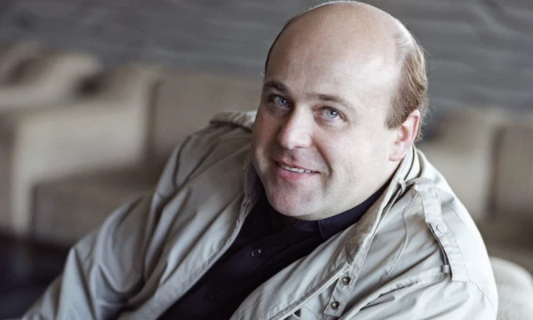 Советский актер. Всем вам знаком по фильму Здравствуйте, я ваша тетя! 83 года. Родился в городе Малмыже Кировской области. Женат. Двое детей. Есть озвучка и спектакли