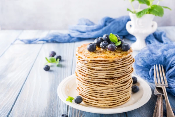 С чем блины вкуснее? Существует множество начинок и добавок, которые прекрасно дополняют вкус ажурных блинов! 