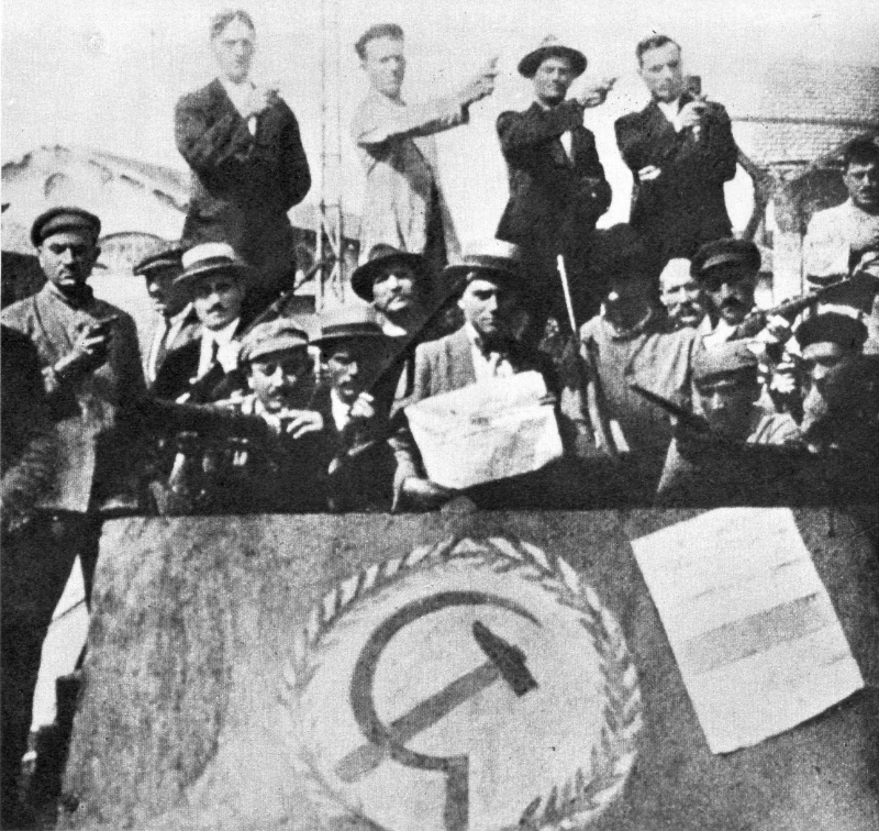 1919. Красное двухлетие- под руководством коммунистов и анархо-синдикалистов формировались вооружённые пролетарские формирования, такие как: Красная Гвардия и Народные Смельчаки 1919. Красное двухлетие- под руководством коммунистов и анархо-синдикалистов формировались вооружённые пролетарские формирования, такие как: Красная Гвардия и Народные Смельчаки