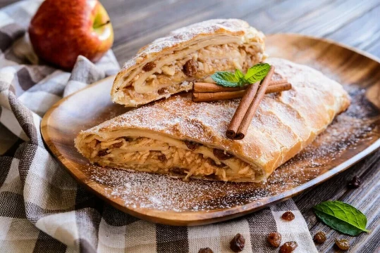 Австрийская кухня — одно из самых ярких гастрономических явлений Центральной Европы, сформировавшееся в результате слияния кулинарных традиций разных народов, населявших Австро-Венгерскую империю.