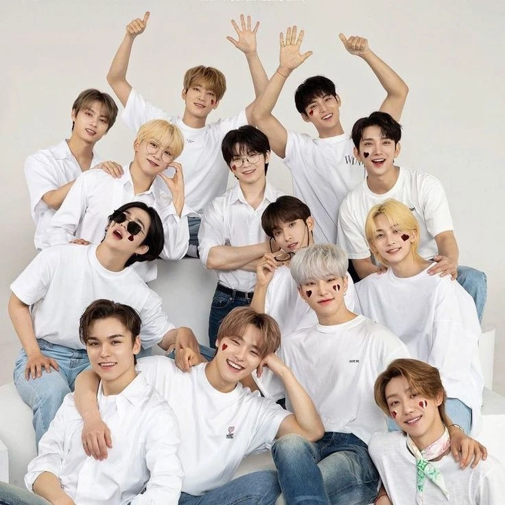 3. На третьем месте Seventeen, их много за что можно любить, за потрясающую постановку хореографии, за прекрасную музыку и за невероятный вижуал, ну и семейные отношения в команде, за которыми приятно наблюдать) 3. На третьем месте Seventeen, их много за что можно любить, за потрясающую постановку хореографии, за прекрасную музыку и за невероятный вижуал, ну и семейные отношения в команде, за которыми приятно наблюдать) 