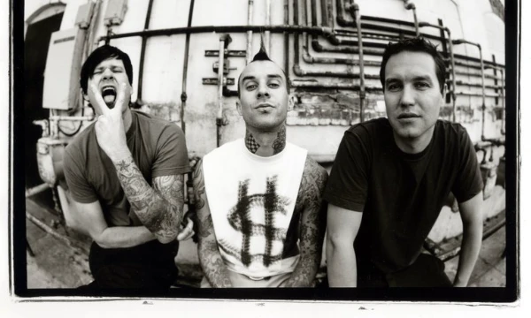 У группы Blink-182 было много отличных песен но какой же альбом является их лучшим? ответ вы можете узнать пройдя этот тест, также в тесте есть альбомы группы Angels and Airwaves и других проектов