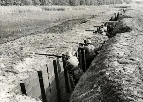 Фортификация - крайне важная часть любого оборонительного мероприятия. И за долгую историю, люди придумали множество устройств и строений, её облегчающую. Предлагаю выбрать лучшее.