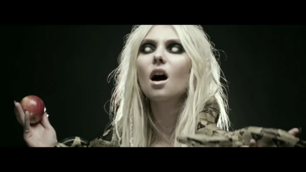 Выбери лучший трек Тэйлор Момсен из The Pretty Reckless. Включены самые сочные синглы и песни из 3,5 альбомов.