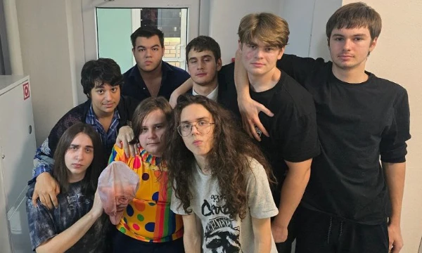 Лучший по вашему мнению участник Лиги Кринджа в творческом плане.
(Тут не все участники Лиги Кринджа)