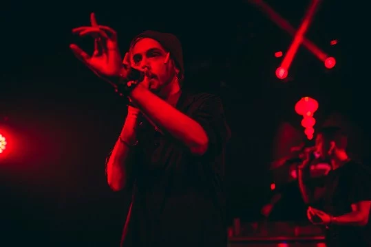 Перед вами будет отрывок из текста песни pyrokinesis, и 4 варианта ответа. Приятного прохождения!