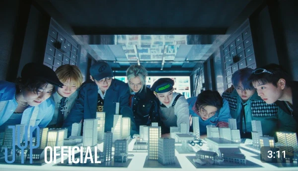 ver.: Stray Kids
!все обложки я брала на официальном сайте Stray Kids!