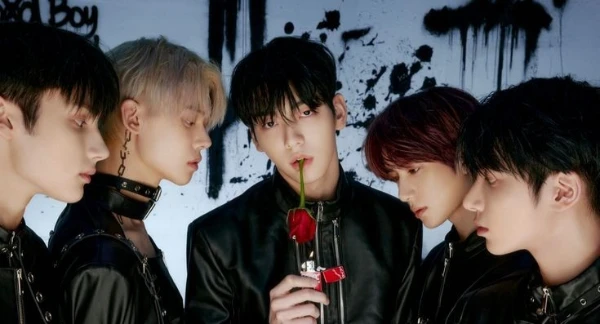 Kpop boys ver. Интересный формат. Мужские группы, такие как эйтиз,тхт,бтс,стрей кидс,севентин,и т.д.