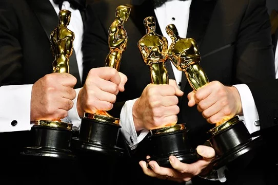 Предлагаю вам выбрать самое худшее платье. Взяты года с 2011 по 2014. В этих нарядах все плохо или частично. То цвет не тот, то не сидит по фигуре, то слишком много голого тела и тд. Будут еще части