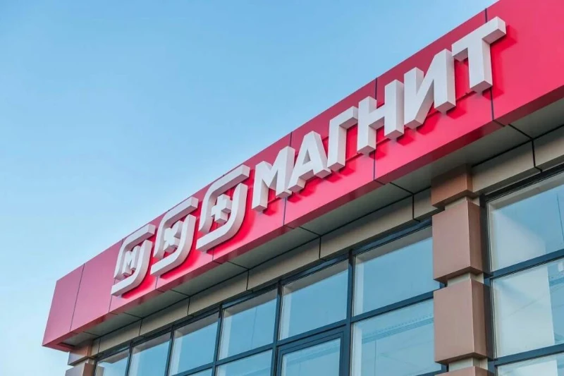 9. МагнитА плюсы у этого магазина такие:- Цены бывают ниже, чем в других супермаркетах- Магнит косметик, часть сети этого магазина. Тут можно и таблетки купить и т.д.- Возможно плюс не для остальных, но для меня лично - это наличие сахзама со стевией. В перекрестке, ашане или магнолии его нет в продажах- Периодически бывают в продаже товары от определенного производителя. Например, посуда, контейнеры пищевые, термические кружки, полотенца кухонные. Или же новогодние стенды с товарами. Из минусов:- Интерьер мне не очень нравится, простой и не всегда прибрано- Ассортимент не велик, даже мал- Кассиры бывают хамоватыми. Но наверное, зависит от политики самого магазина, хозяина и работников, которых он нанимает 9. МагнитА плюсы у этого магазина такие:- Цены бывают ниже, чем в других супермаркетах- Магнит косметик, часть сети этого магазина. Тут можно и таблетки купить и т.д.- Возможно плюс не для остальных, но для меня лично - это наличие сахзама со стевией. В перекрестке, ашане или магнолии его нет в продажах- Периодически бывают в продаже товары от определенного производителя. Например, посуда, контейнеры пищевые, термические кружки, полотенца кухонные. Или же новогодние стенды с товарами. Из минусов:- Интерьер мне не очень нравится, простой и не всегда прибрано- Ассортимент не велик, даже мал- Кассиры бывают хамоватыми. Но наверное, зависит от политики самого магазина, хозяина и работников, которых он нанимает