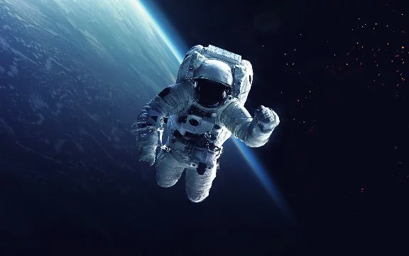 Земле угрожает катастрофа. Вы — космонавт. Ваша задача — найти планету, на которой бывшим Землянам предстоит жить. Готовы возложить на себя такую ответственность?