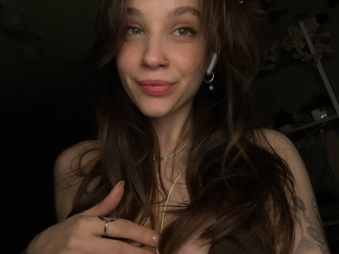 Полностью случайные номинантки. Просто взял первые 32 ASMR-канала в рекомендациях YouTube. Чистый рандом.