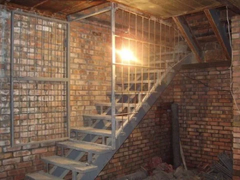 Ты должен на один тест стать ребёнком из подвала. Сможешь ли ты выбраться? Нет, вхвхвахаххахвх.