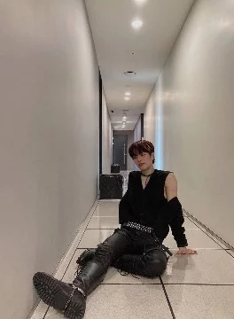 Выбери свой самый любимый образ Сынмина из Stray Kids. В тесте представлены образы не только сценические, но и повседневные, а также с фотосессий и разных шоу