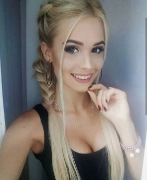 Сама себе фотограф;-) 
Тестов будет 32 до 31 декабря