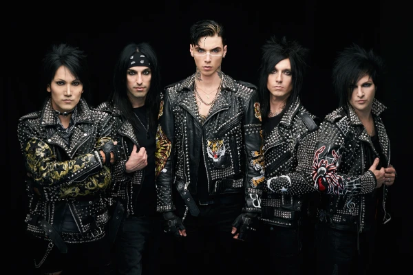 Black Veil Brides — американская рок-группа, образованная в 2006 году в Голливуде, Калифорния. Группа известна своим энергичным звучанием и яркими сценическими образами. Выберите лучшую их песню.