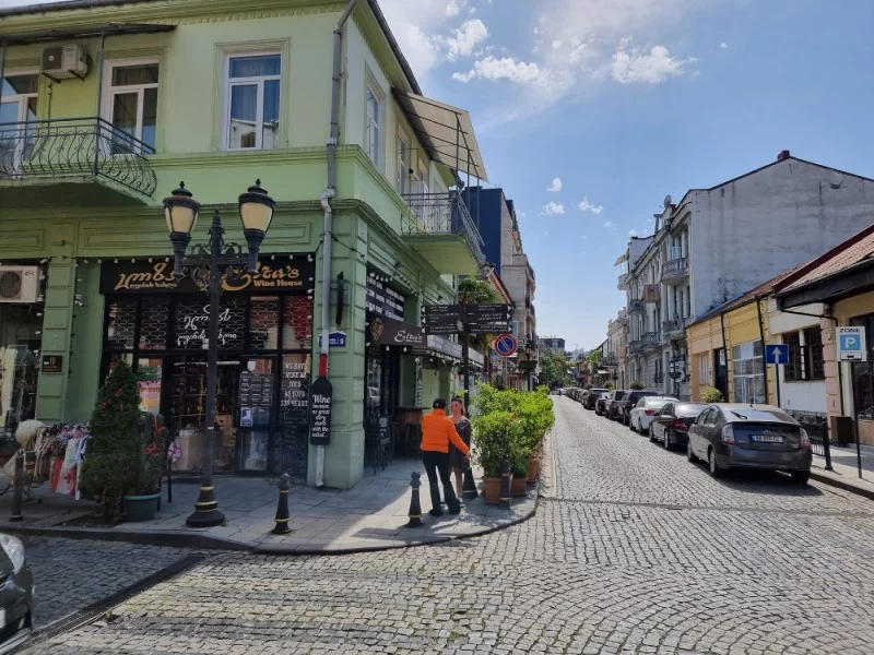 Улочки старого города, мощеные мелкой брусчаткой. Улочки старого города, мощеные мелкой брусчаткой. 