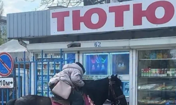 Предлагаю просто посмотреть на ржачные словечки, фразы и вывески в магазинах. 
Надеюсь, вы поржете от души в голосину.