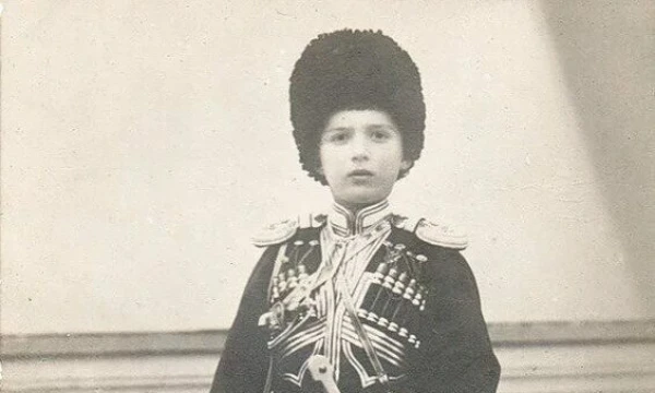 После смерти отца вы становитесь наследником престола, как единственный его сын, но есть подвох...   