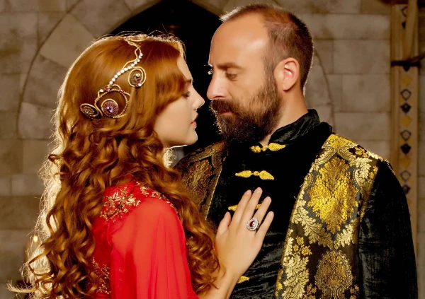 Как же много в этом сериале было сладких парочек. Но давайте выберем ту пару, в которой любовь была настоящая. Пары здесь не все, сразу предупреждаю.