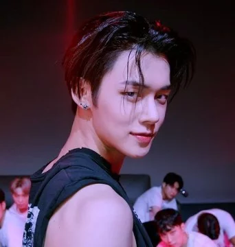 Сможете выбрать между нереальными выступлениями/перформансами k-pop исполнителей на Studio CHOOM?