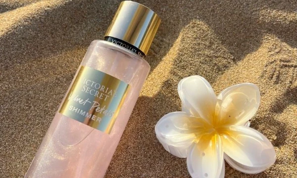 Мисты для тела – козырная карточка бренда Victoria's secret. Классический запах розы, кокетливая клубника или свежие цитрусы. Что выберешь ты?