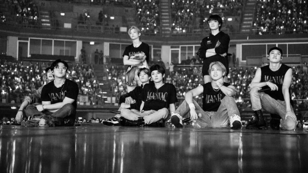 есть строчка песни Stray Kids, задача поменять, из какой она песни. желаю всем удачи.