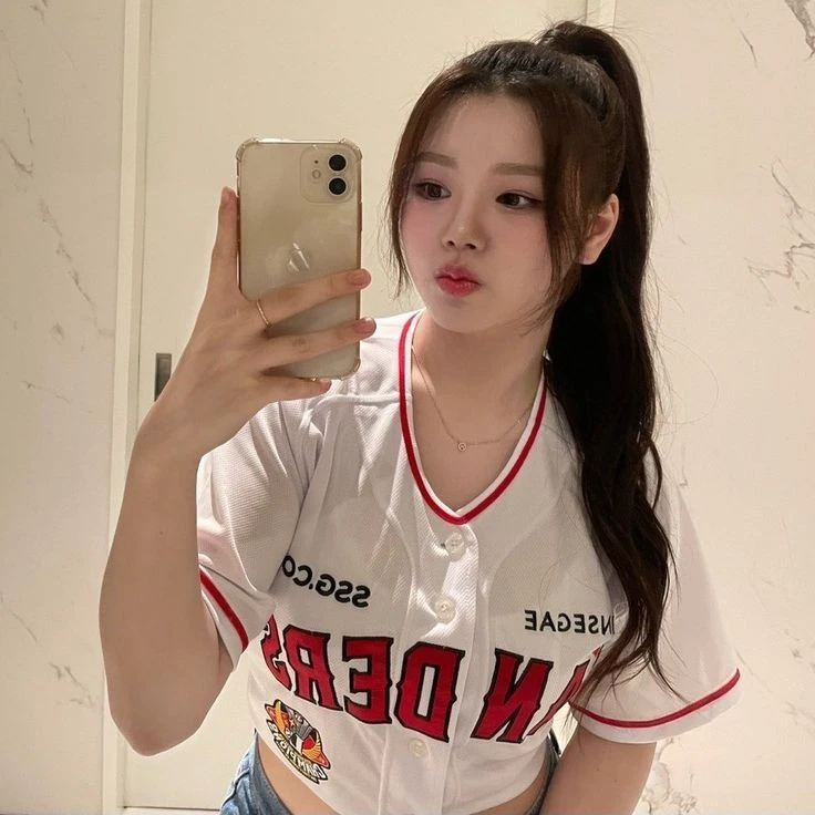 Adya kpop. N adya l. Seowon из unis сколько лет. Чеын adya. Чеын adya.