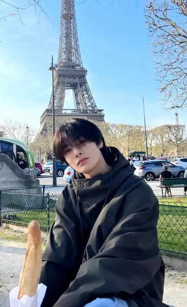 К счастью, Stray Kids постоянно публикуют новые фото. Так что вот ещё одна порция фоток со скизами.