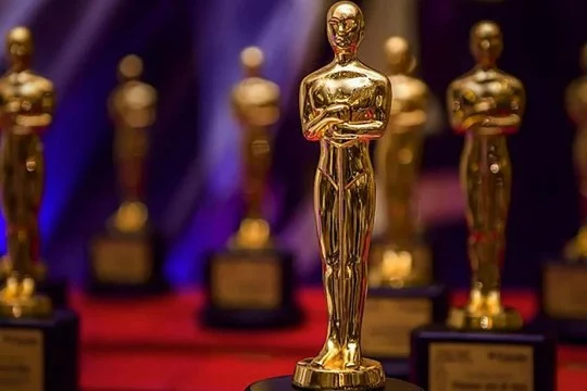 Выбираем лучший фильм, номинированный на Оскар в категории лучший фильм (ну и немножко за режиссуру) с 2000 по 2010