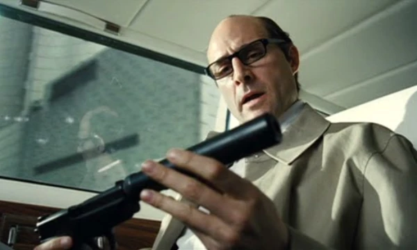 Выбираем самого яркого и харизматичного персонажа из фильмов и сериалов Гая Ричи. Того, кто крадёт каждый кадр фильма. Включены только те работы, где он режиссёр.