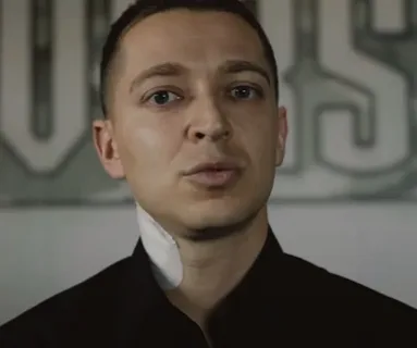 Выбирай лучший или любимый альбом. Потом будет финал с альбомами которые набрали больше голосов.