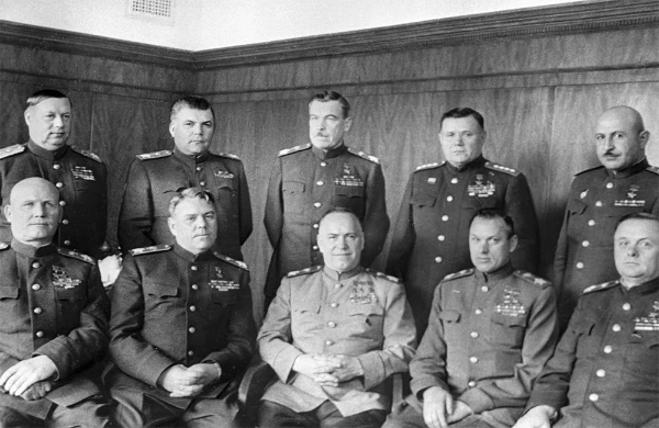 В данном турнире Вам будет предоставлено 32 Маршала времён Советского Союза. Ваша цель будет проста. Благодаря знаниям истории выбрать лучшего Маршала по вашему мнению. 